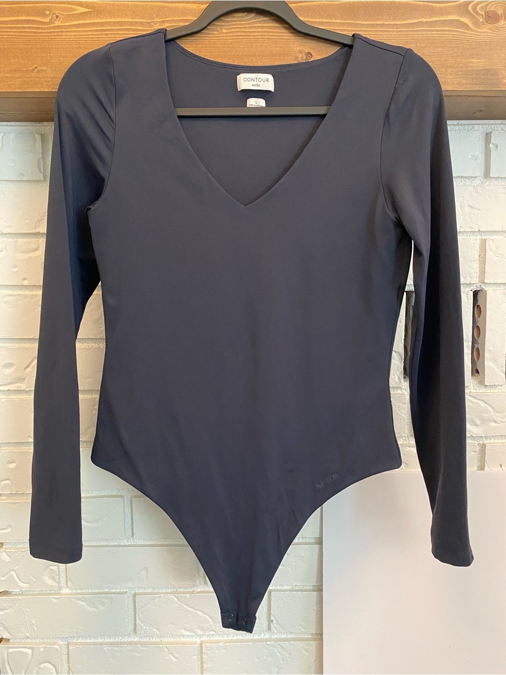 Aritzia Contour Long Sleeve V-Neck Bodysuit Black Size Large